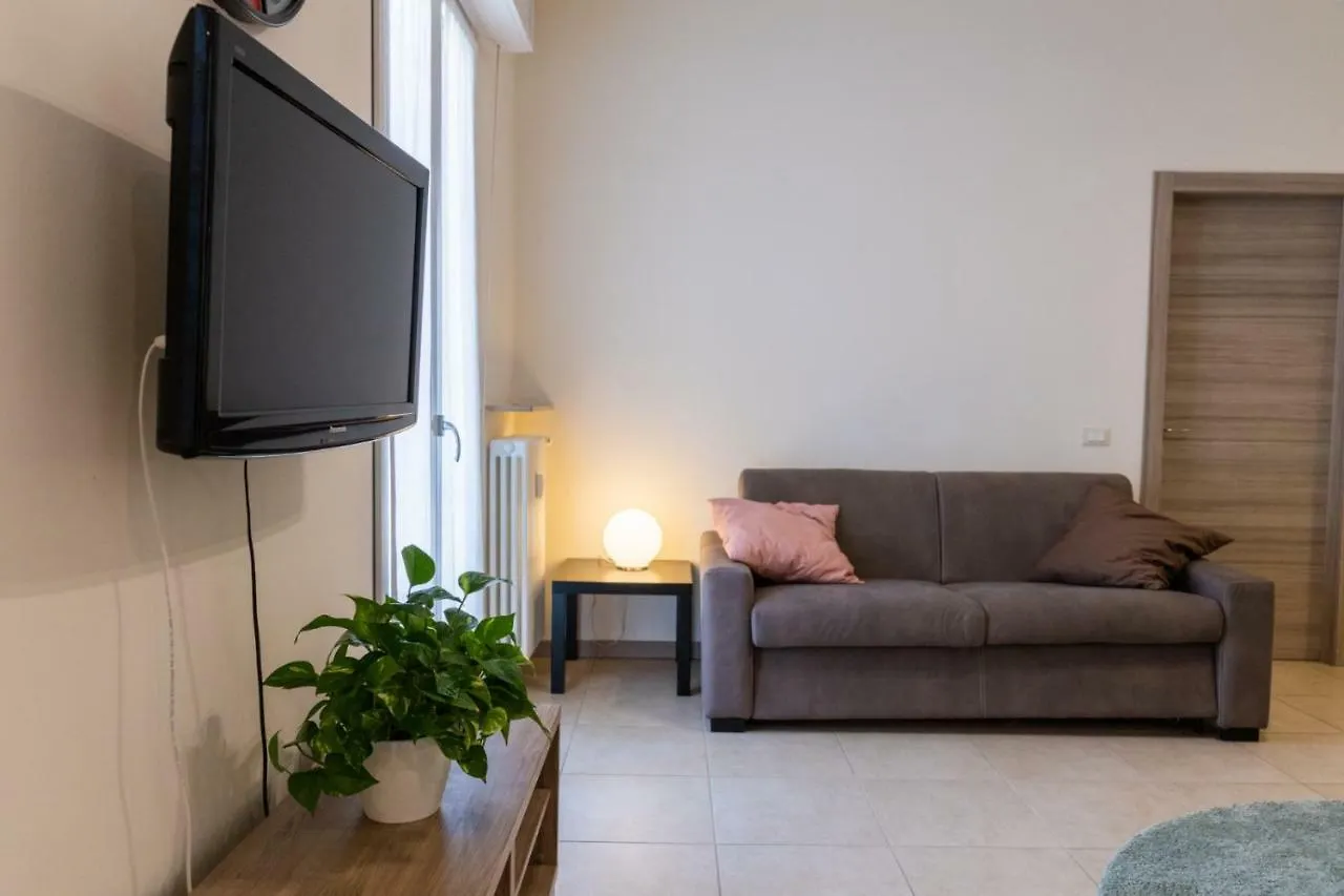 Domus Verona - Ampia Residenza Filippini A Pochi Passi Dall'Arena 0*,  Italien