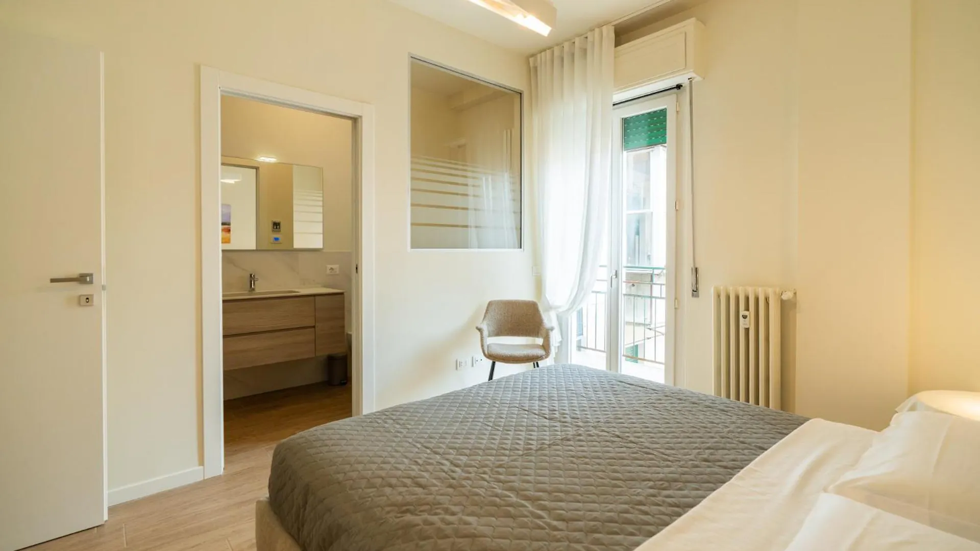 Domus Verona - Ampia Residenza Filippini A Pochi Passi Dall'Arena 公寓
