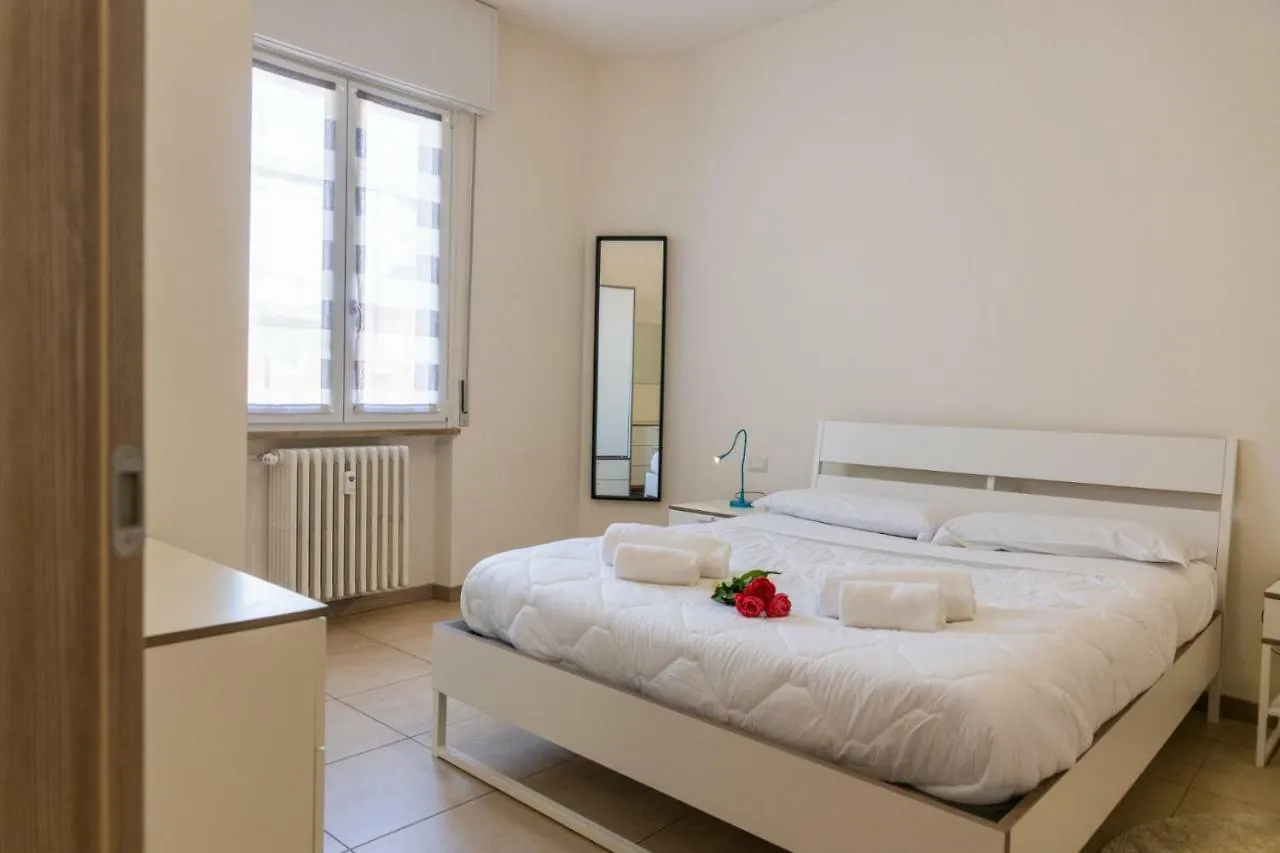 Domus Verona - Ampia Residenza Filippini A Pochi Passi Dall'Arena Apartament