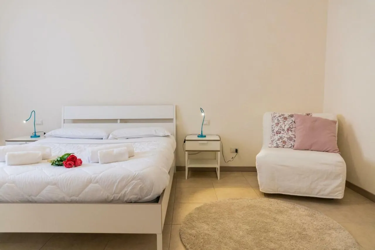 Domus Verona - Ampia Residenza Filippini A Pochi Passi Dall'Arena 0*,