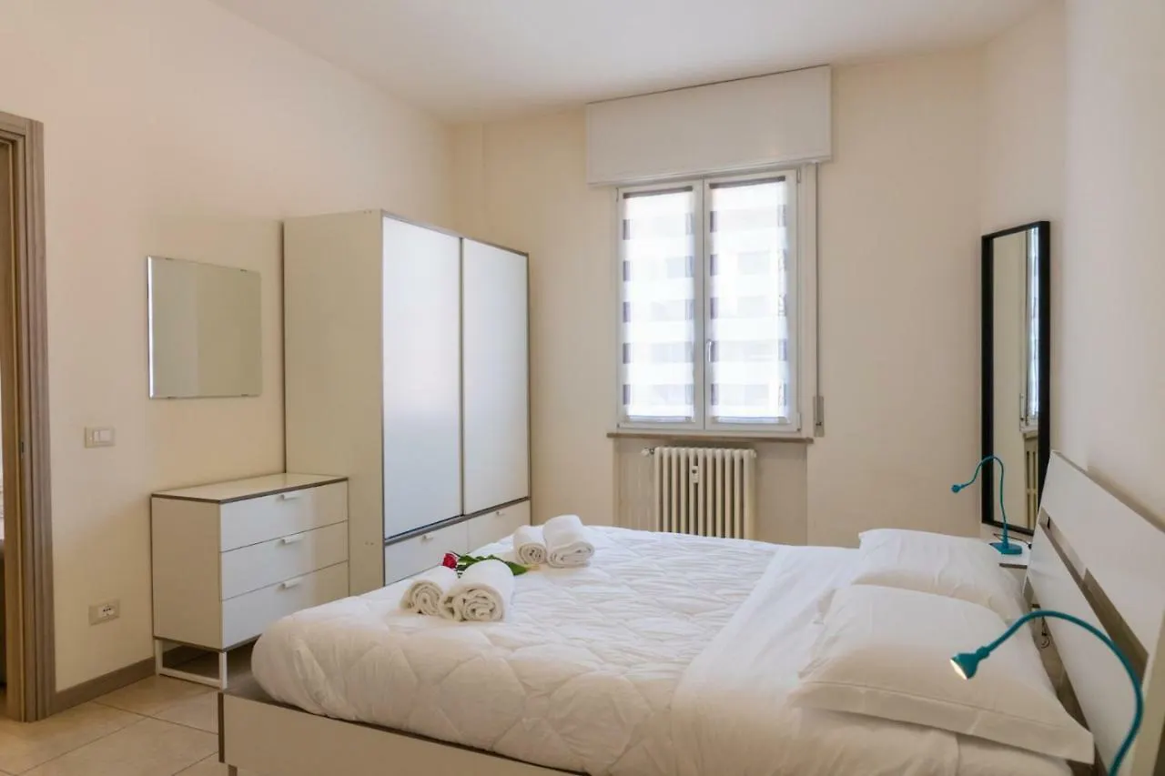 Domus Verona - Ampia Residenza Filippini A Pochi Passi Dall'Arena 0*,